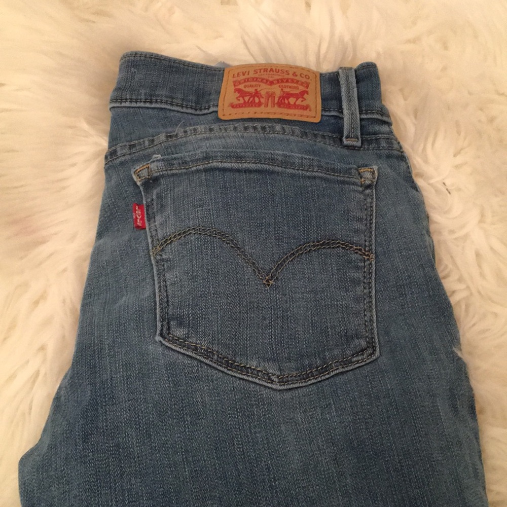 Levi’s, Knee Cut Jeans